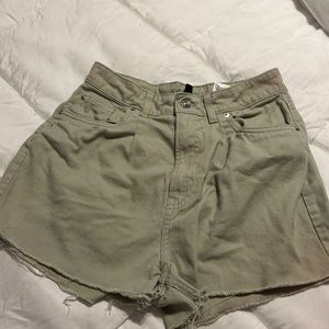 light green H&M shorts size 8
